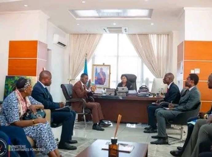 Trois délégations chez la Ministre Acacia Bandubola, RDC : l'Honorable Eliezer Ntambwe au chevet des victimes des conflits fonciers